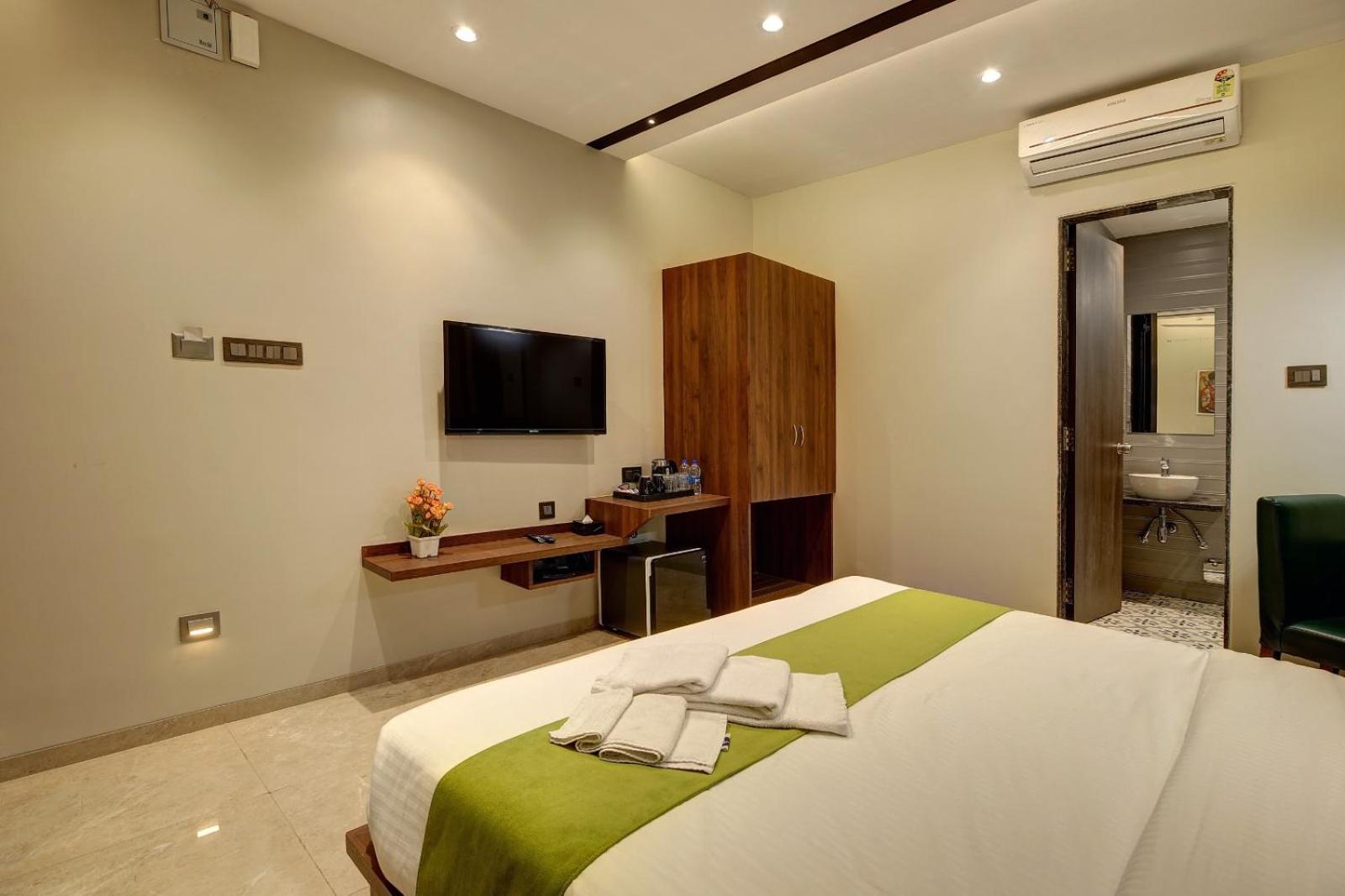 Magnus Fortune House Business Hotel , Magarpatta Mundhwa Exterior photo